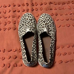 Toms cheetah print size 10